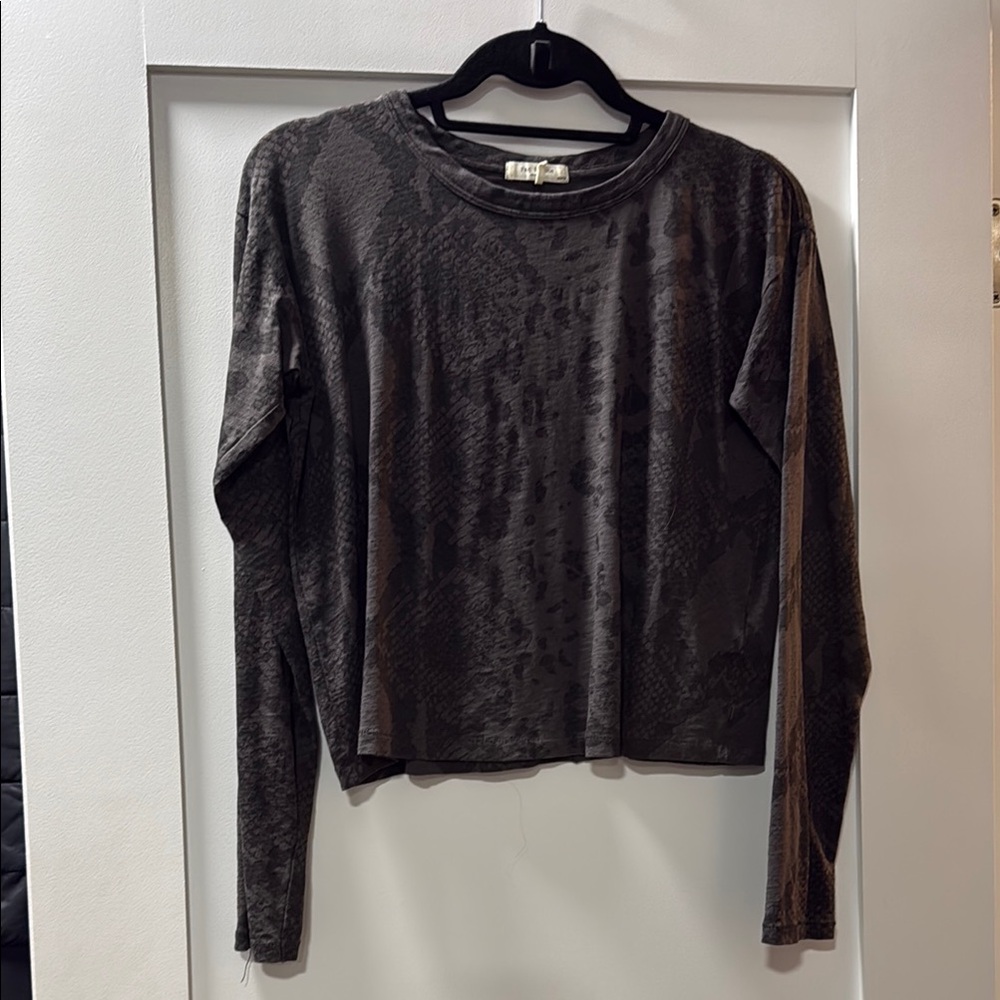 Gray / Black snake Print Long Sleeve cropped Top Rag & Bone size XS